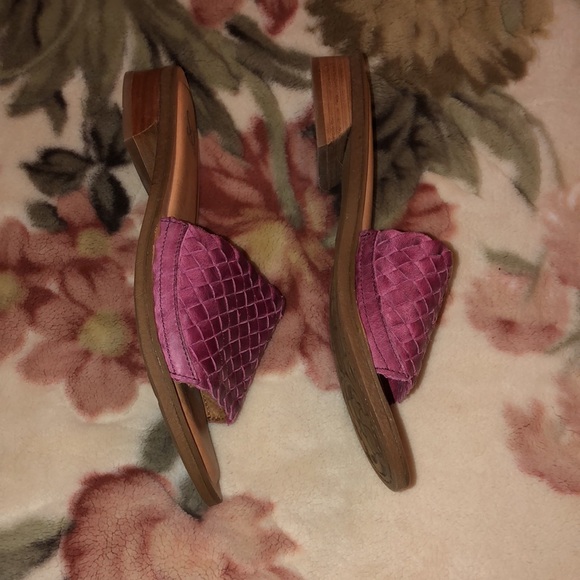 Soft Sandals - Picture 3 of 8